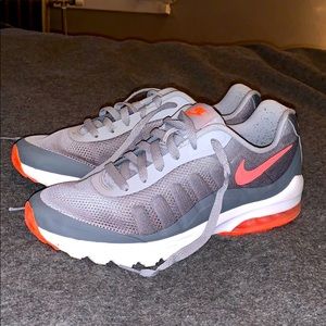 Nike Air Max Invigor Athletic Running Shoes